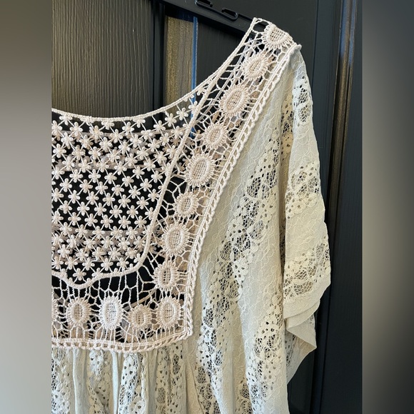 Fun & Flirty Size Small Lace top by American Rag - Picture 4 of 5